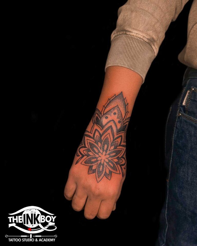 Tattoo Boy - Mandala tattoo⚛,custom design.Thanks for trust. Tattoo  Artist:Klay yow For apointment kindly contact👻 wechat:chazzsteven87  IG:klay_tattoo_boy 📞:01666658644 | Facebook